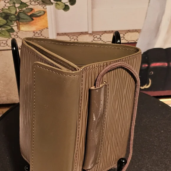 Louis Vuitton Epi Porte Monnaie Elastique Trifold Wallet